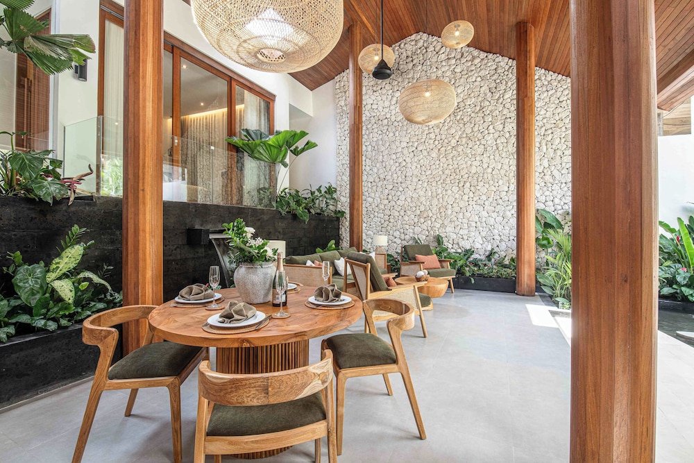 Luxury 2BR Retreat Jungle View Near Ubud Center