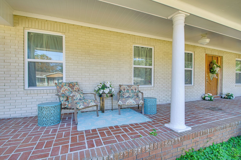 Private Patio & Hot Tub: Bayside Home in Pace!