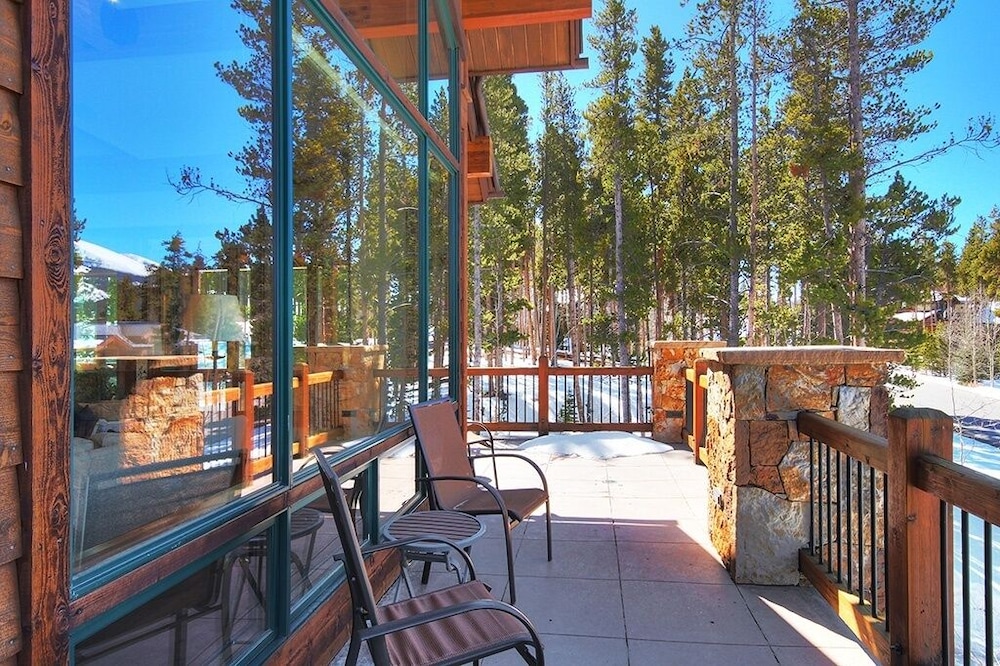 Mountain Majesty Manor 5 Bedroom Home by RedAwning
