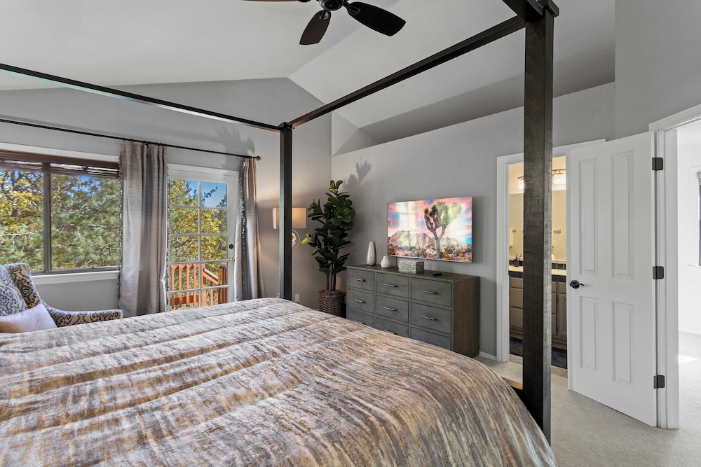 5bdr Stay w/ Fireplace, Game Room & Family-friendly Amenities Arrowhead Chalet by Avantstay