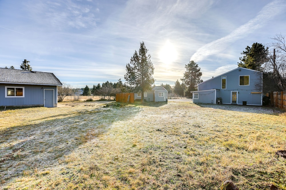 Bend Home w/ Fire Pit, 4 Mi to High Desert Museum! view 5