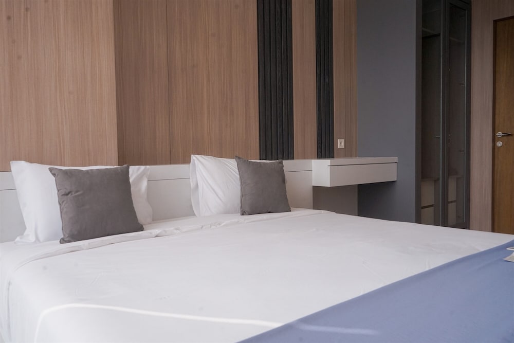 Comfy And Modern Look 2Br At Yukata Suites Apartment