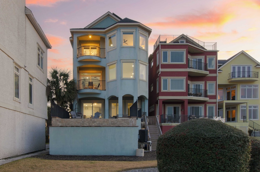 Sleeps 38 2 Homes, Steps to the Beach, Private Pool + Hottub, Game Room, Views