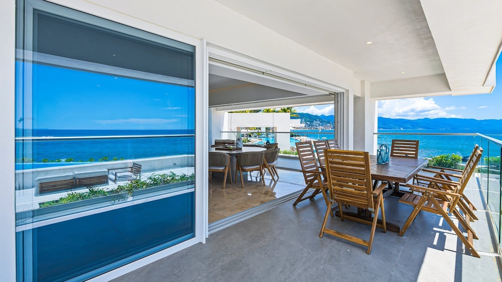3BR with Private Pool on the Ocean
