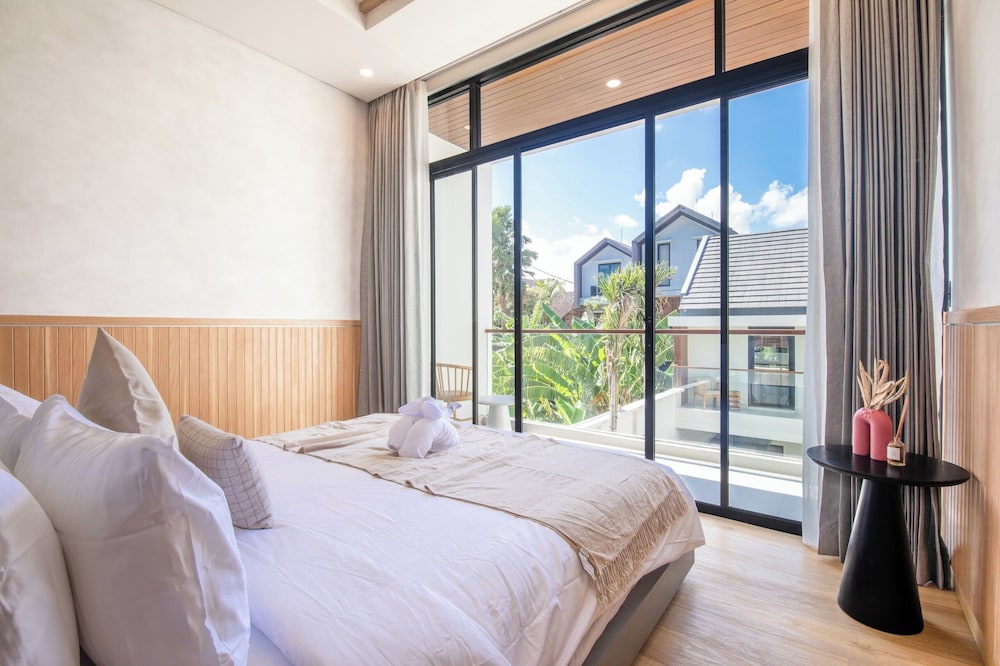Elegant 3BR Escape Canggu AC 5min Shore