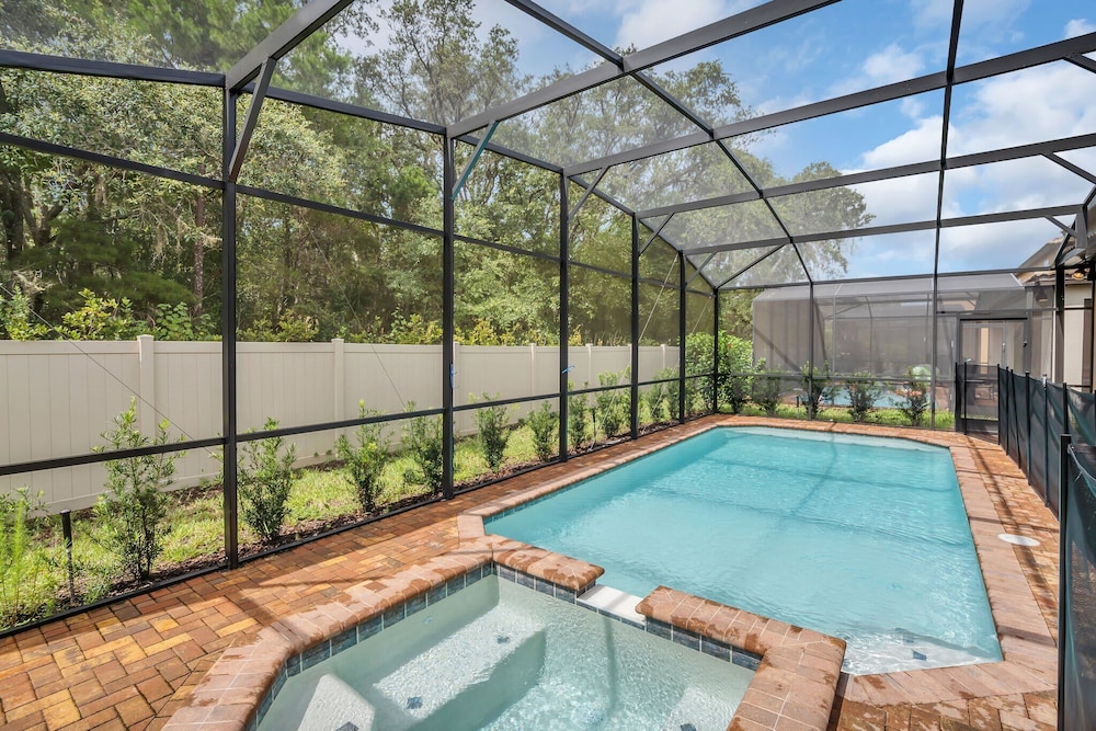 Perfect Location, Beautiful and Spacious 8BD Home, Free Waterpark! #8so884 view 5