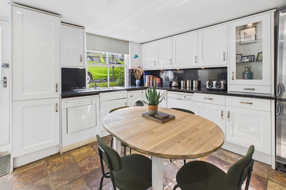 Host Stay Luna Cottage