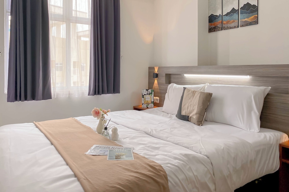 Minimalist 1Br Apartment At Vittoria Residence