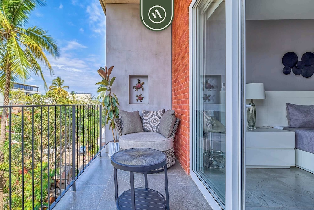 Centric 2BR Condo- Balcony - Rooftop Pool