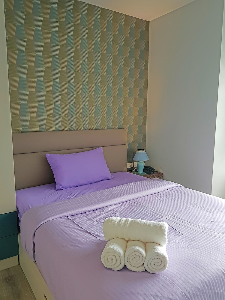 1BR Centric Sea 812 With Infinity Pool