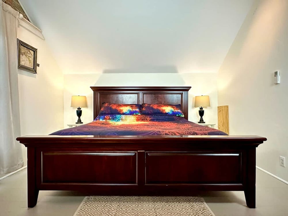 Amazing Historic 1800s Carriage House