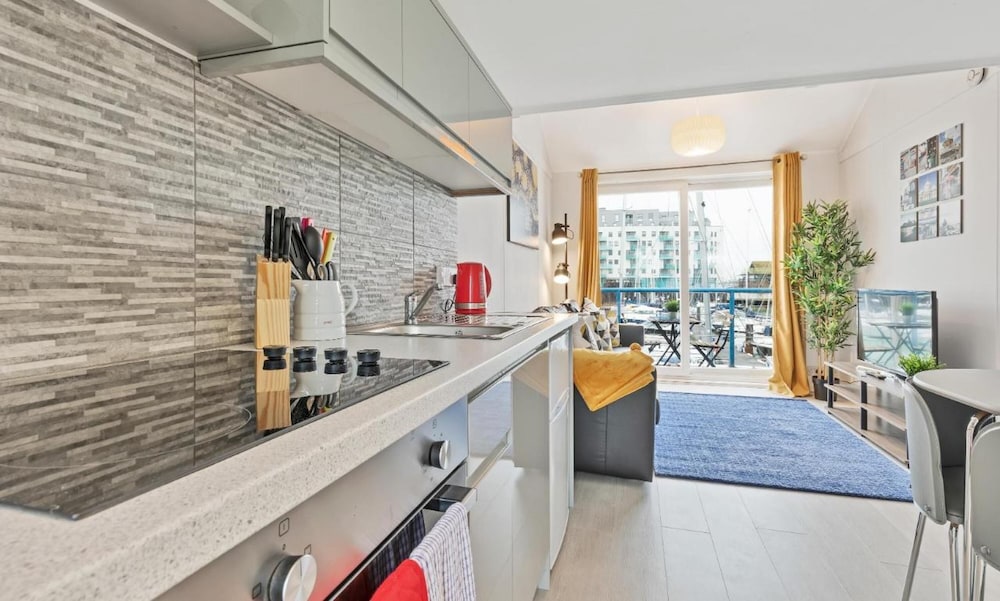 On the Water -waterside Studio With Terrace Overlooking the Harbour view 3