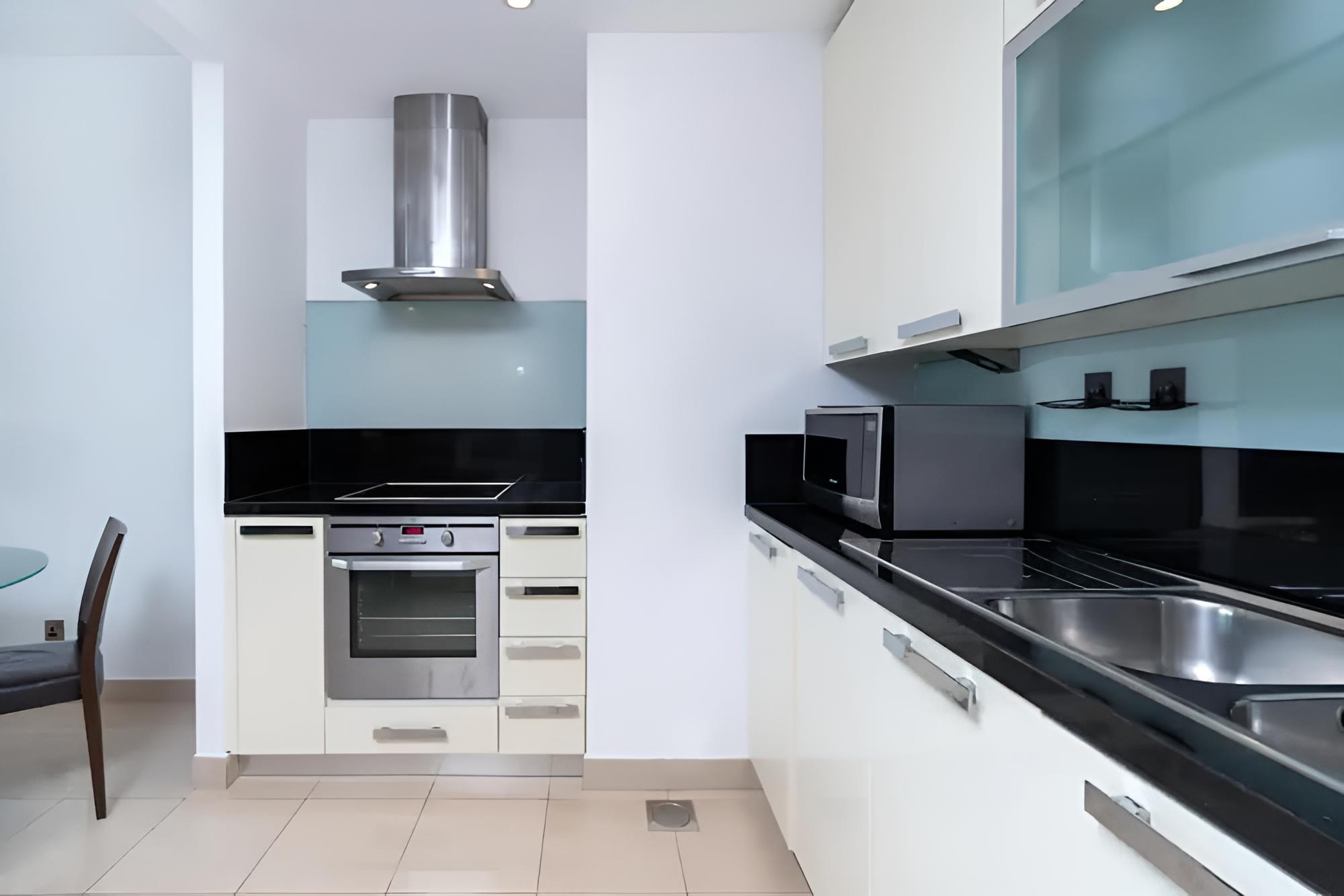 Cozy 2bdr in Jumeirah Lakes Towers