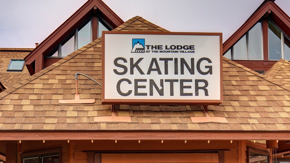 Ski Ge Loft 3 Bedroom Condo by RedAwning