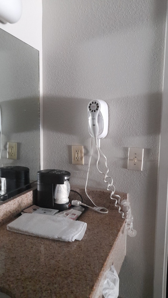 Super 8 by Wyndham Dania/Fort Lauderdale Arpt view 3