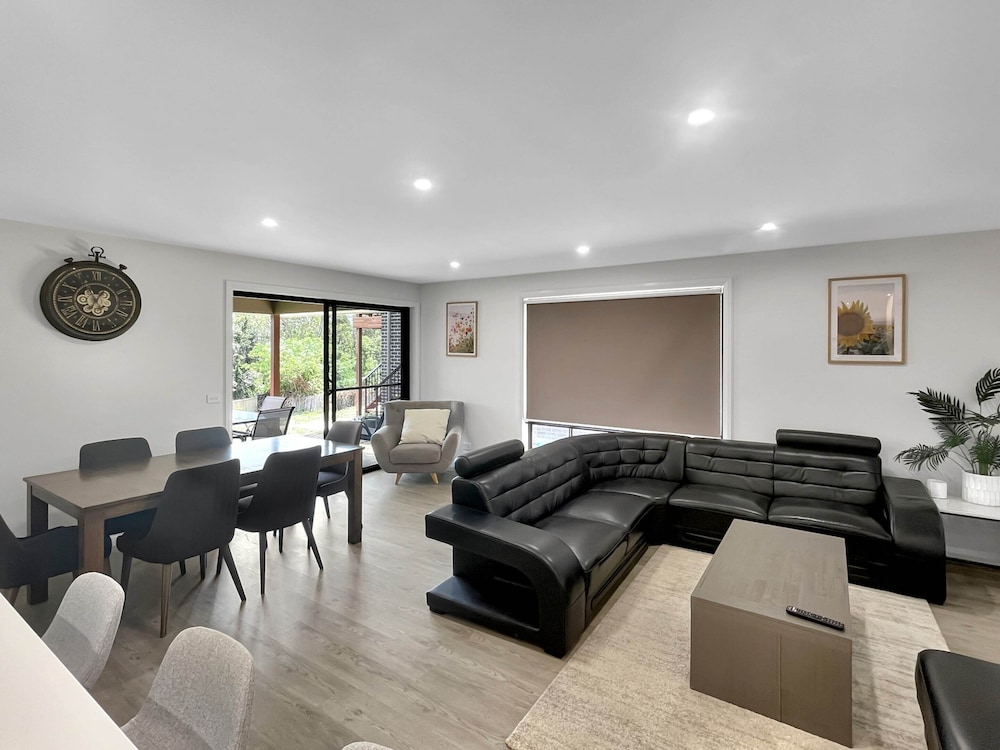 Spacious 4-bed House Near Batemans Bay Centre