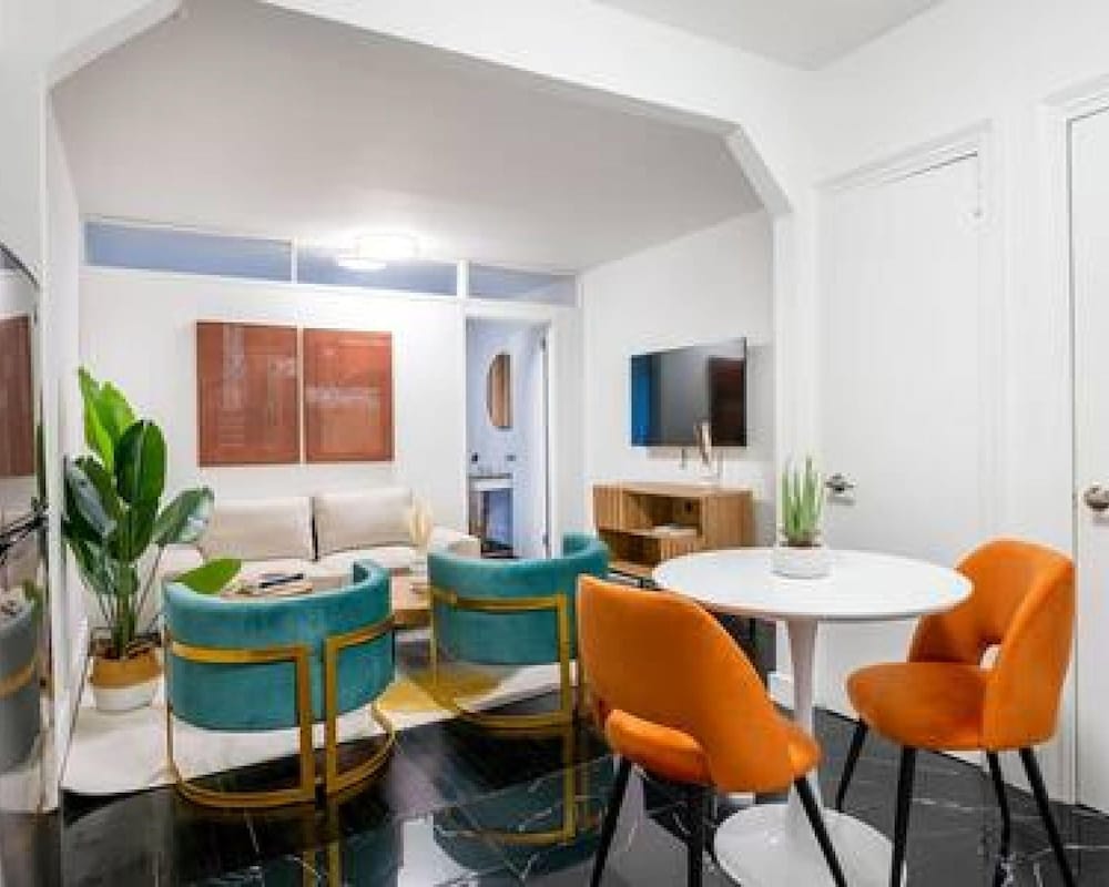 444-3 1BR Hell s Kitchen- Newly Furnished -elevator