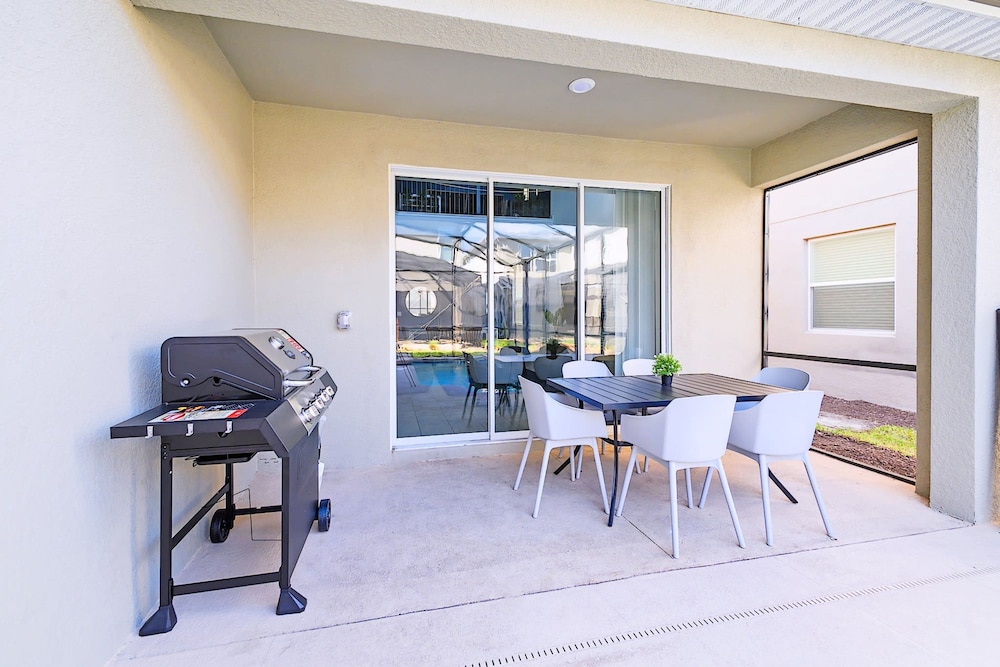 Spacious Villa w Pool Hot Tub Golf Lazy River view 2