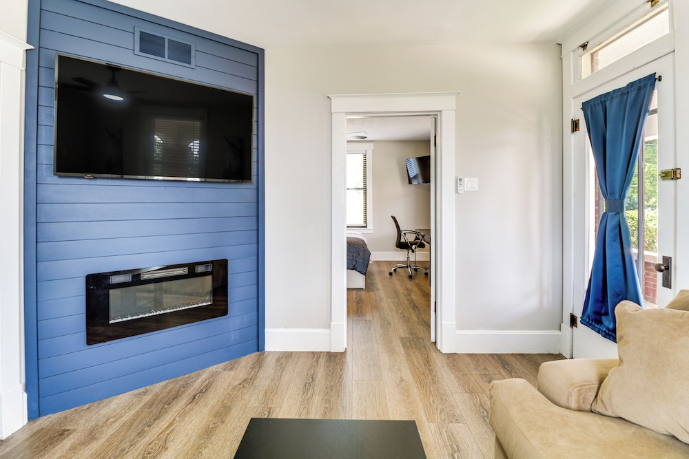 14 Mi to St Louis: Dog-friendly Columbia Home