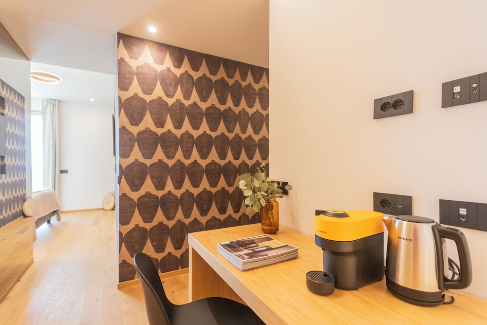 Pureview Luxury Suites, with breakfast & pool by Rent all Como