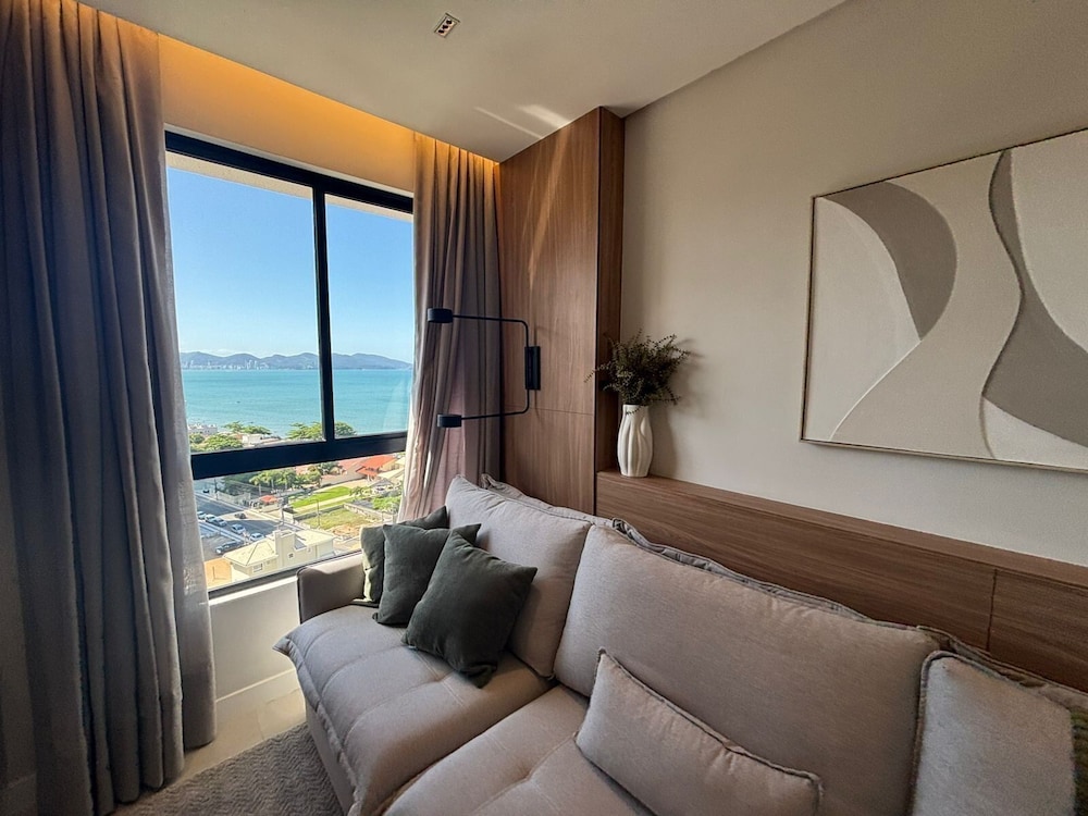 Partial Ocean View Apt w/ Barbecue Grill Axp1301