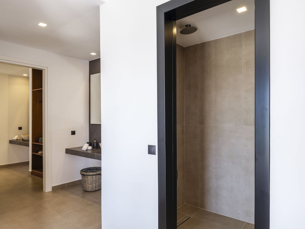 Evi Suites & Villas