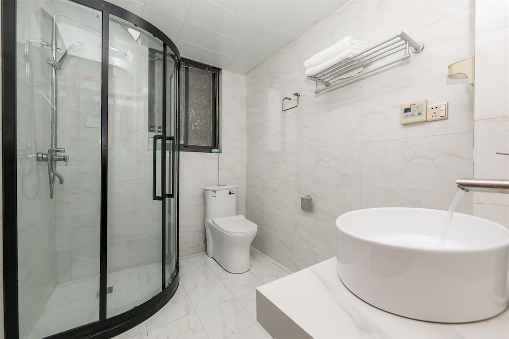 Baihong Riverview Drone Show Apartment