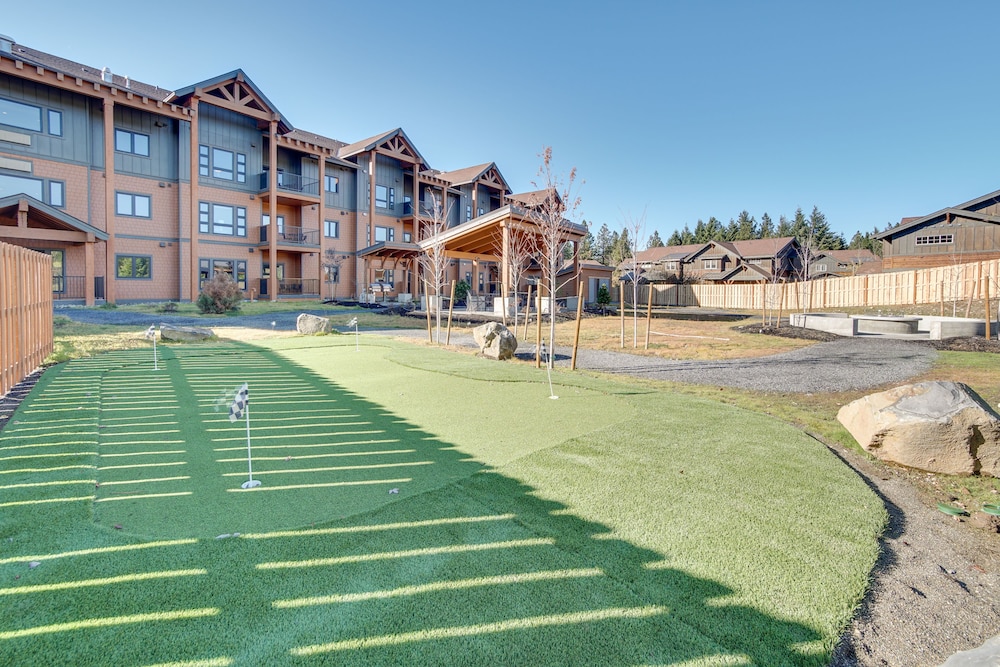 Suncadia Resort Condo: Balcony & Golf Course Views view 4