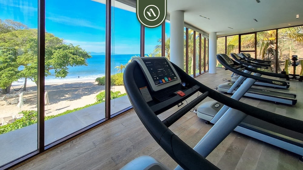 New 3BR Condo - Oceanview Terrace - Private Beach