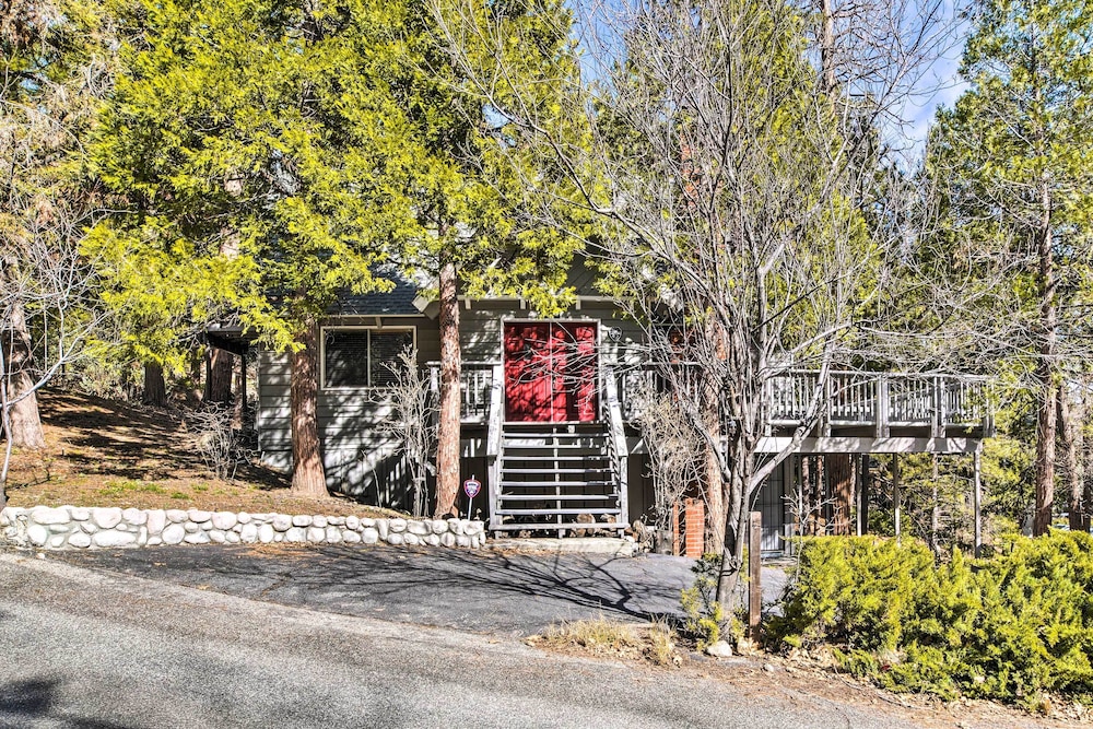 Cozy Cabin ~ 3 Mi to Lake Arrowhead Village view 2