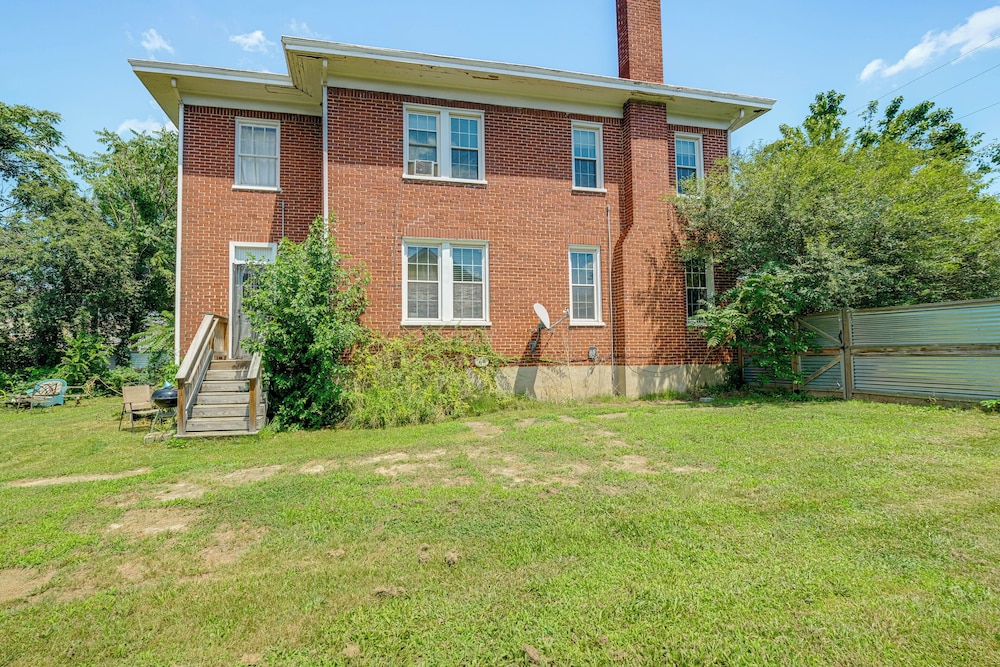 Half-mi to Dtwn: Cozy Roanoke Apt!