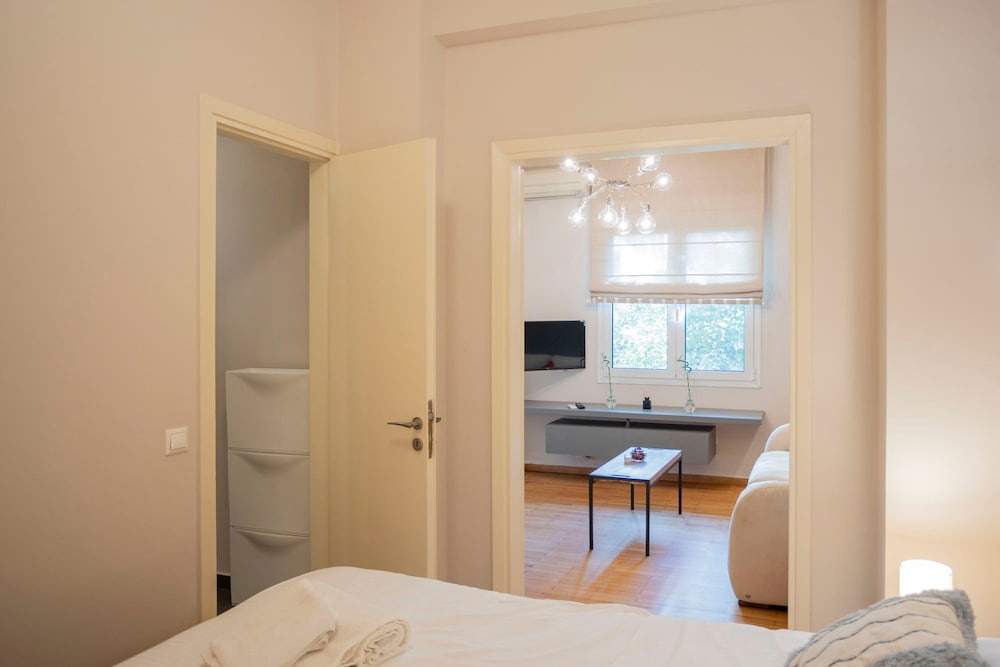 Modern 1-bedroom Retreat in Pangrati