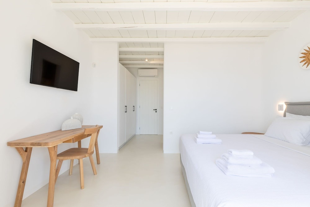 Renovated Luxury Oceanview Villa With Pool in Mykonos