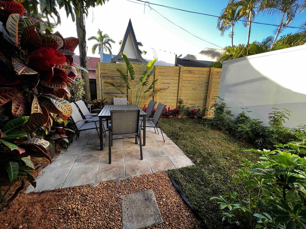 Charming 2 Bedroom Apartment in Victoria Park