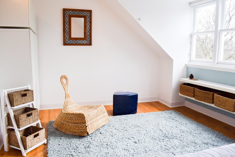 Stylish Four Bedroom Stockbridge Home view 5