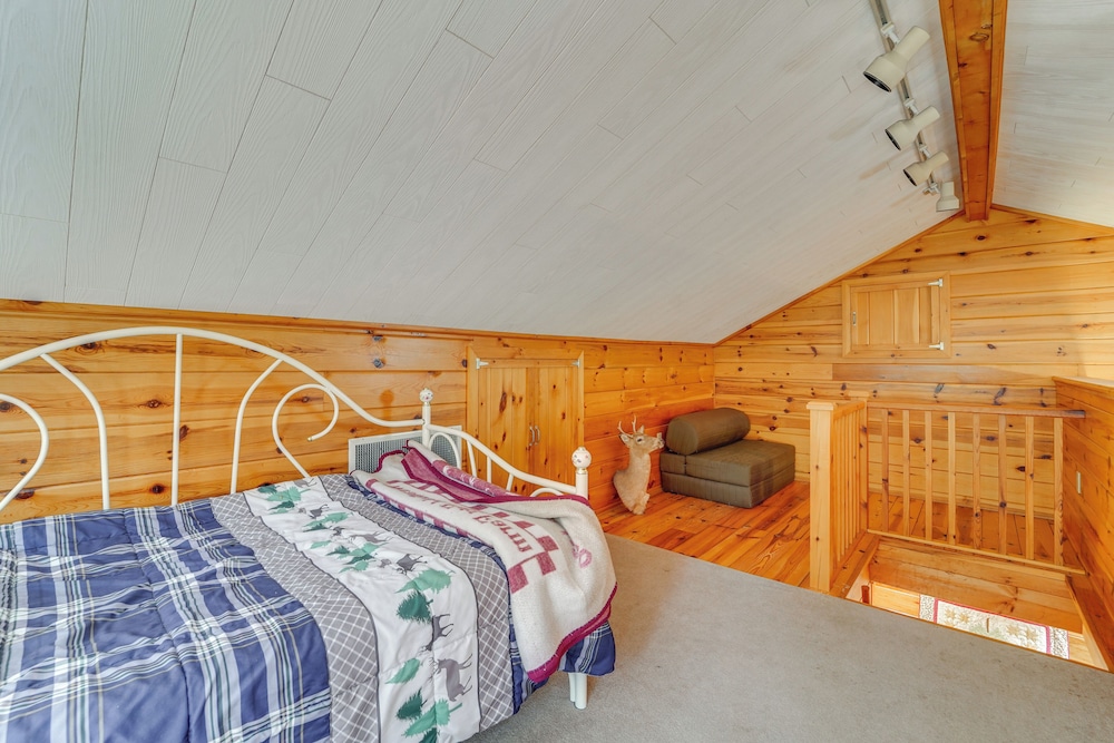 Cabin Comfort Near Psu! Fire Pit & On-site Trails