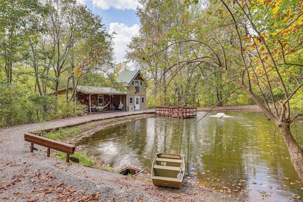 Cottage By the Pond: Serene Northeast Ohio Retreat