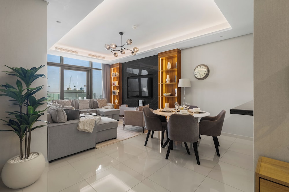 Gogoto LUX Burj View Spacious