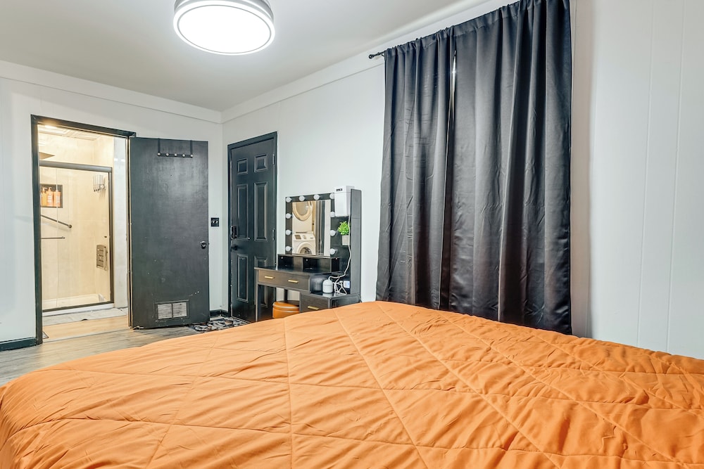 5 Mi to Town: Pet-friendly Retreat in Marietta!