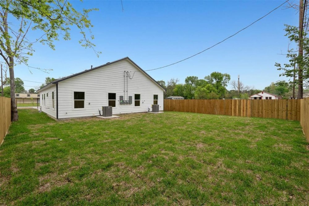 Quiet 3BR Home Fast Access to IAH Downtown