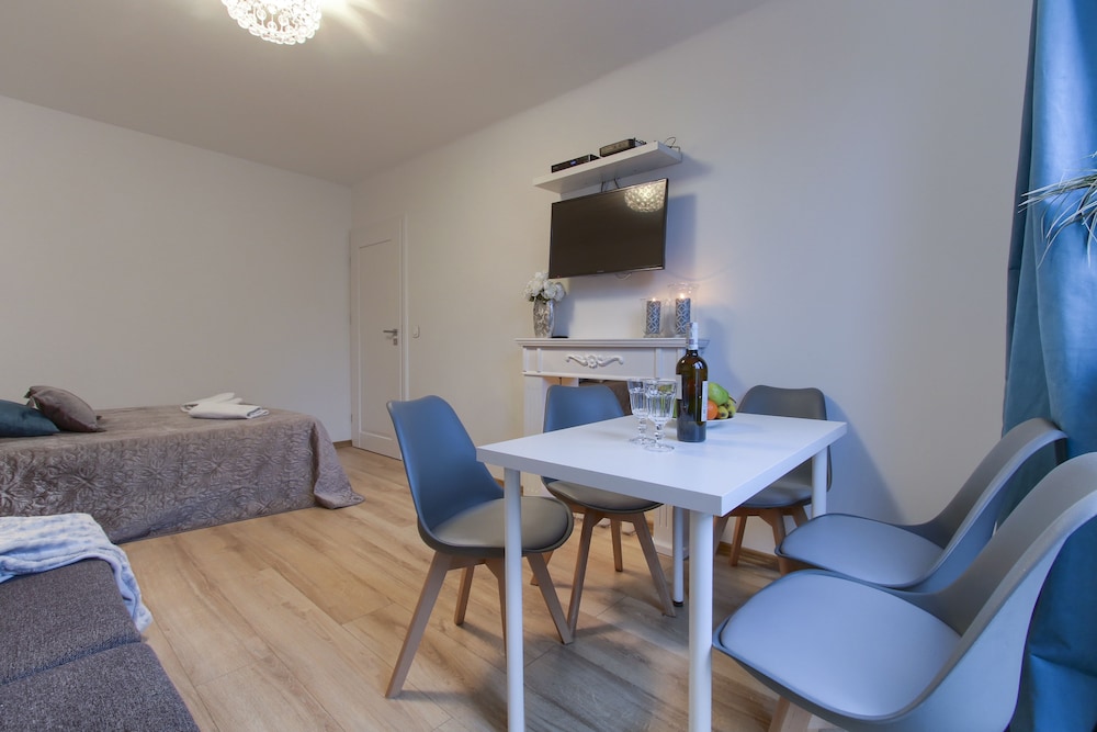 UNIT Warszawa Centrum Room by Metro Rondo ONZ