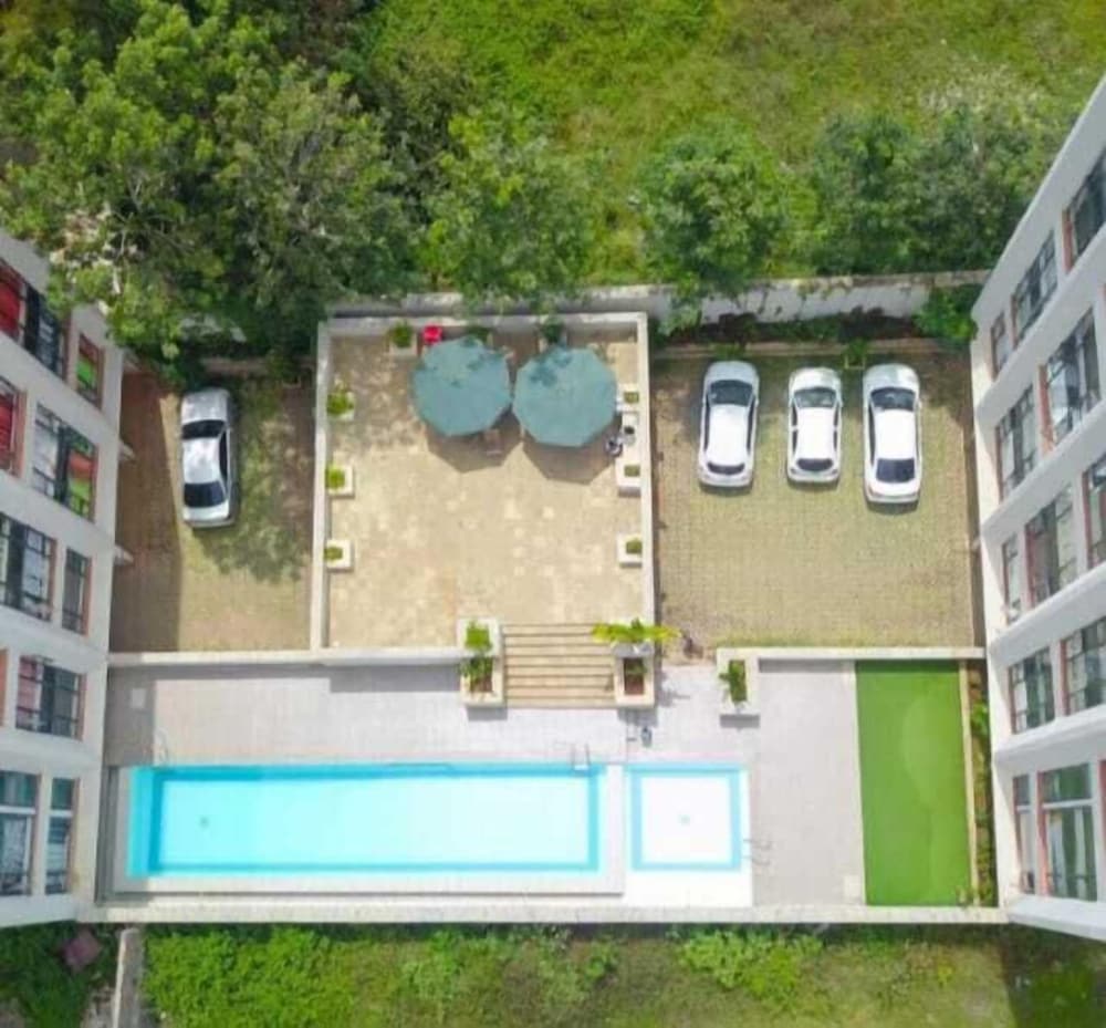Lux Suites Laiser Place by Tsavo Rongai