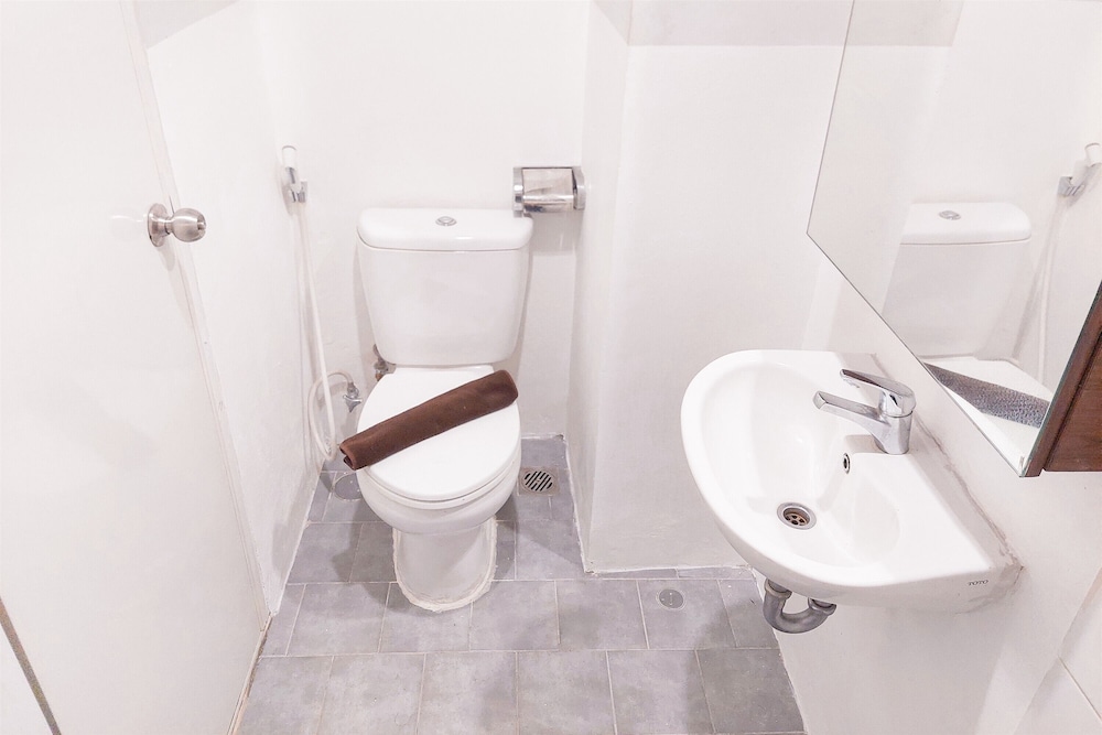 Warm And Simply Studio (No Kitchen) At Kubikahomy Apartment