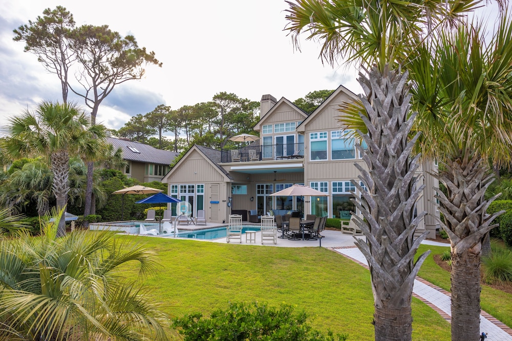 Luxury, Stunning 6 Bedroom Home with Saltwater Pool on the Beach