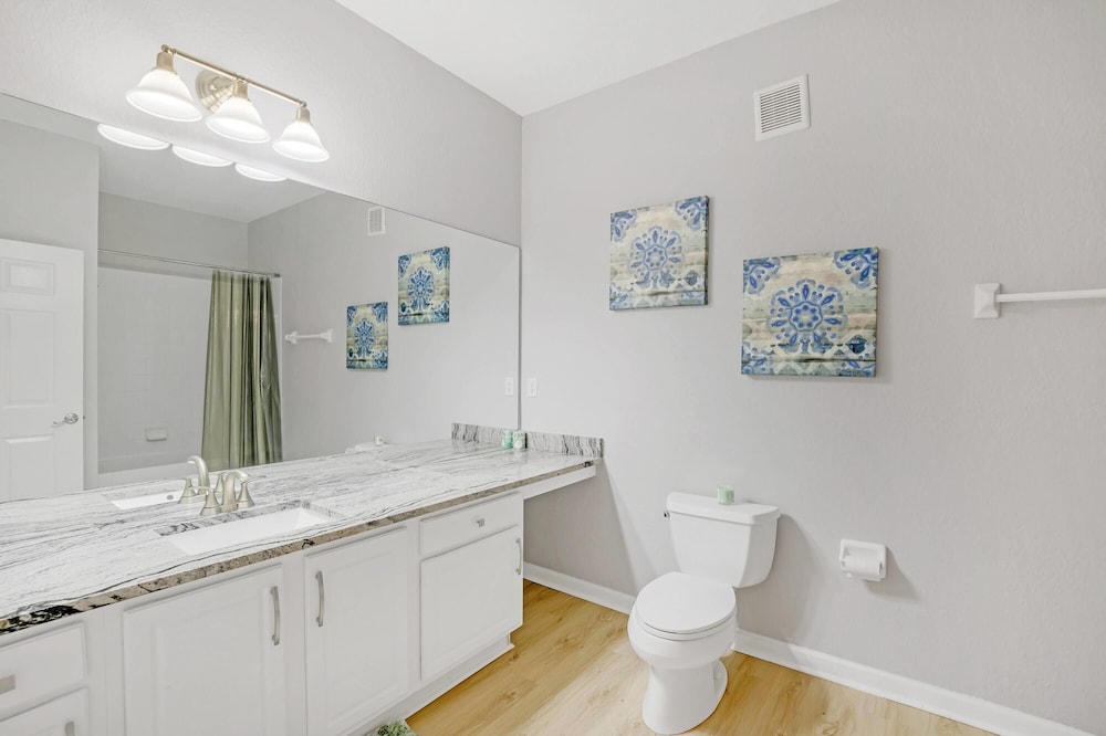 Spacious Condo With Balcony Near Themed Parks! #3vc406