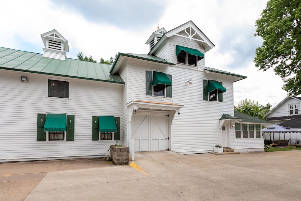 Carriage House B&B