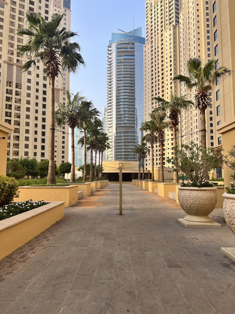 Robin Beach Hostel JBR
