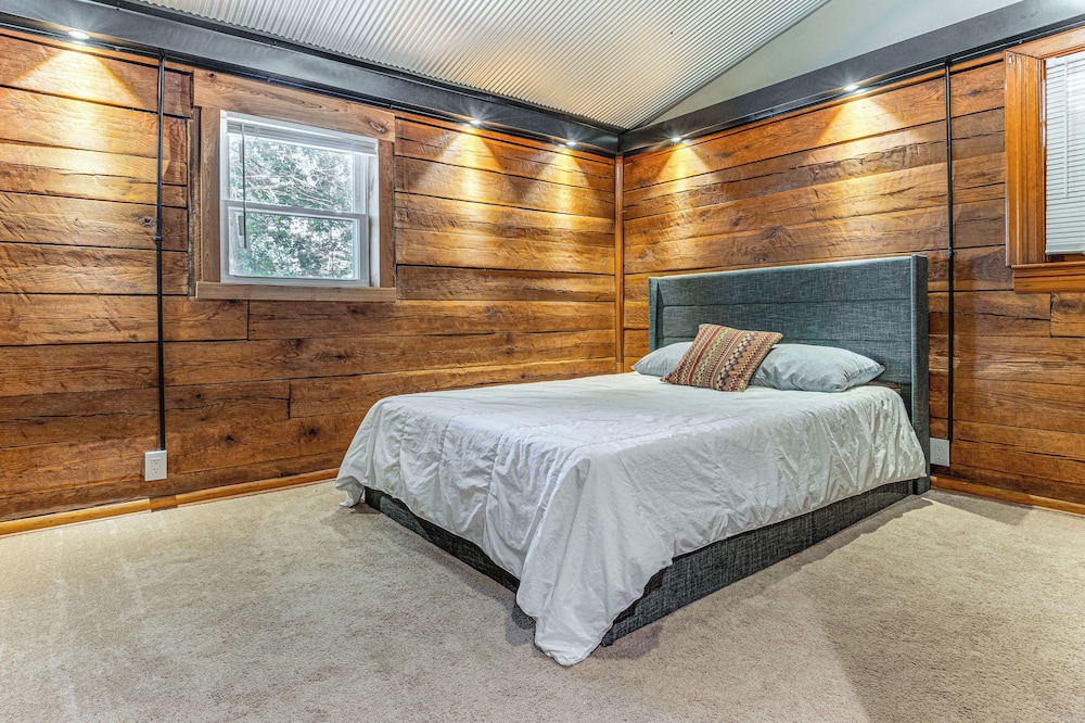 Lake Escape w/ Hot Tub & Docks in Hope! view 5