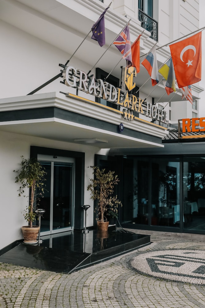 Grand Lark Otel - Image 20