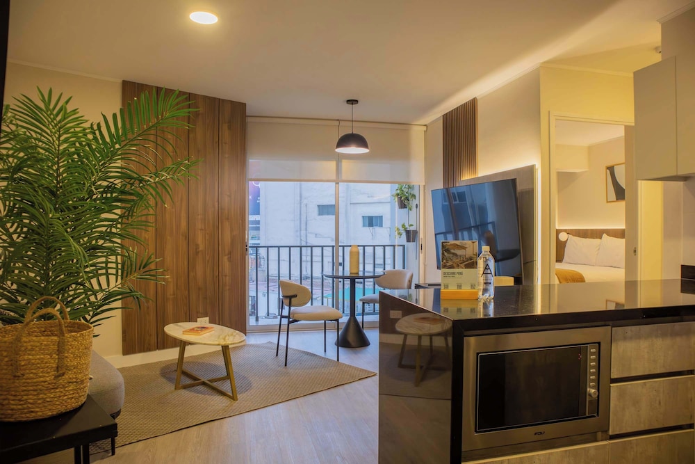 w Exceptional 1BR w Balcony in San Isidro